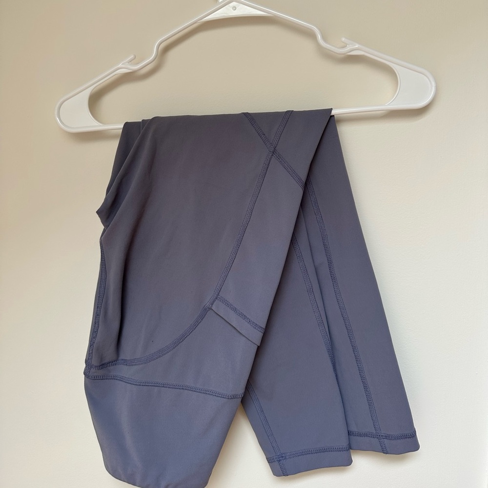 yogalicious purple athletic leggings with pockets size small